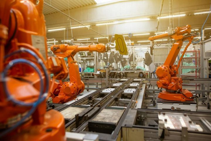 Roboterzelle in einer Fertigung
